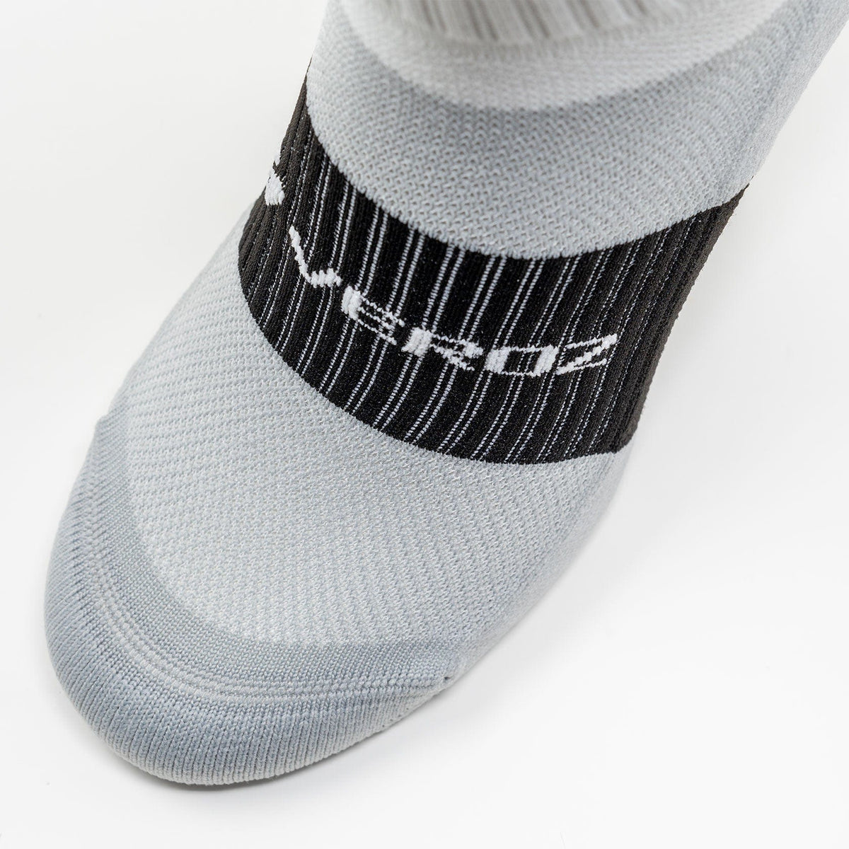 Calcetas deportivas antiderrapantes VEROZ Nova Blancas de 13 cm con suela de agarre