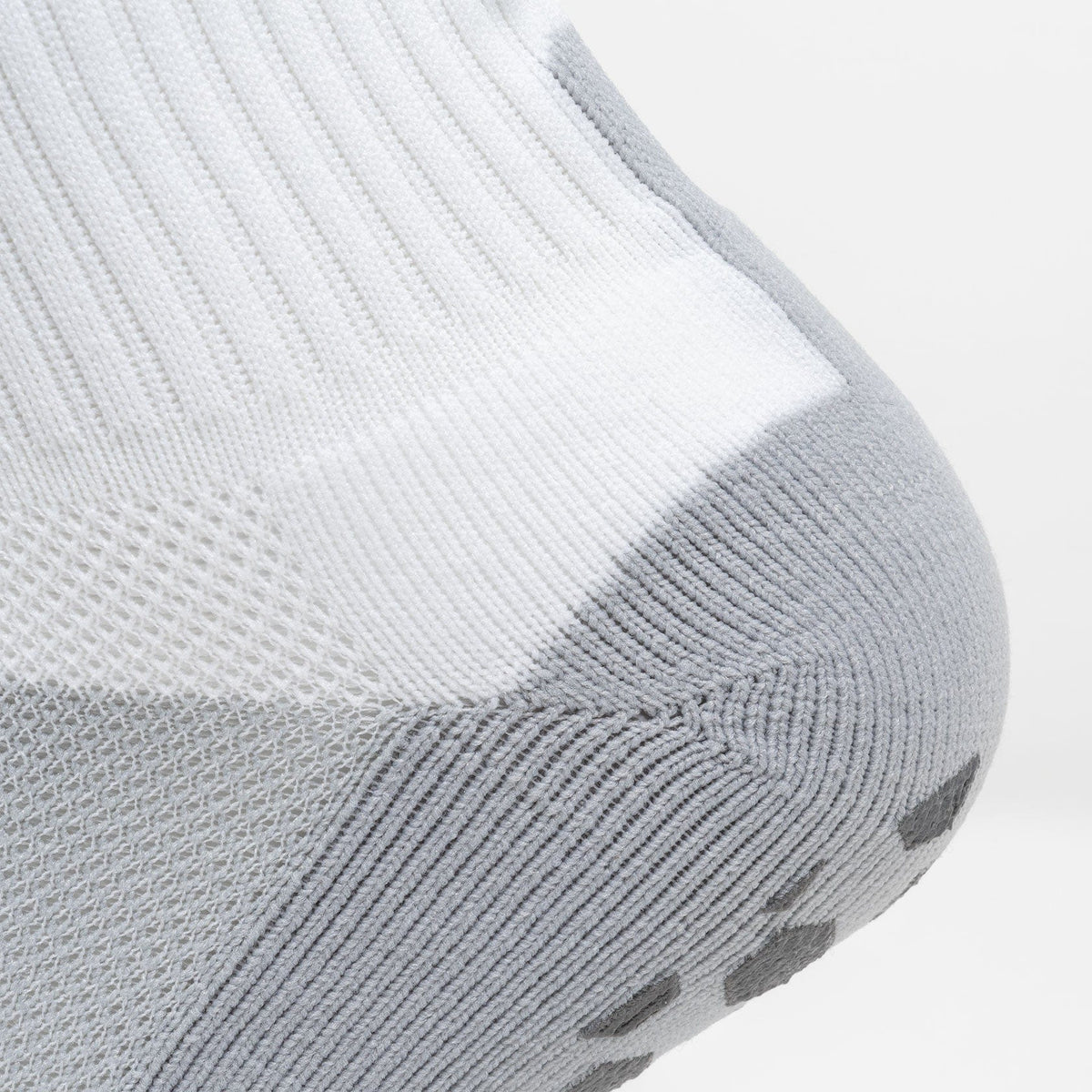 Calcetas deportivas antiderrapantes VEROZ Nova Blancas de 13 cm con suela de agarre