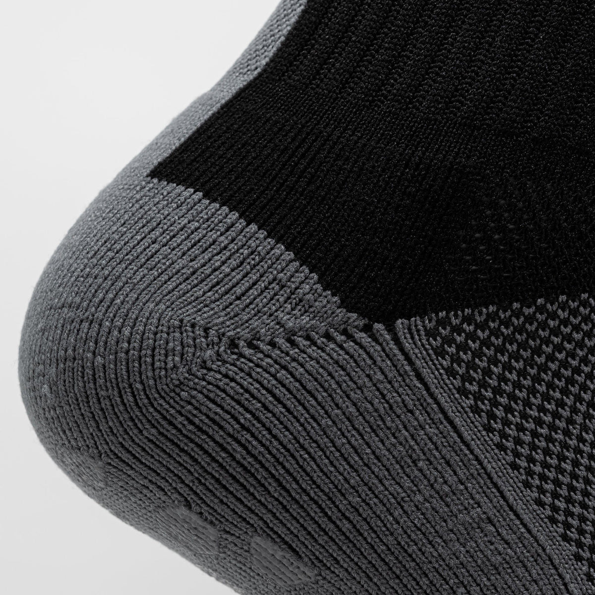 Calcetas deportivas antiderrapantes VEROZ Nova Negras de 13 cm con suela de agarre